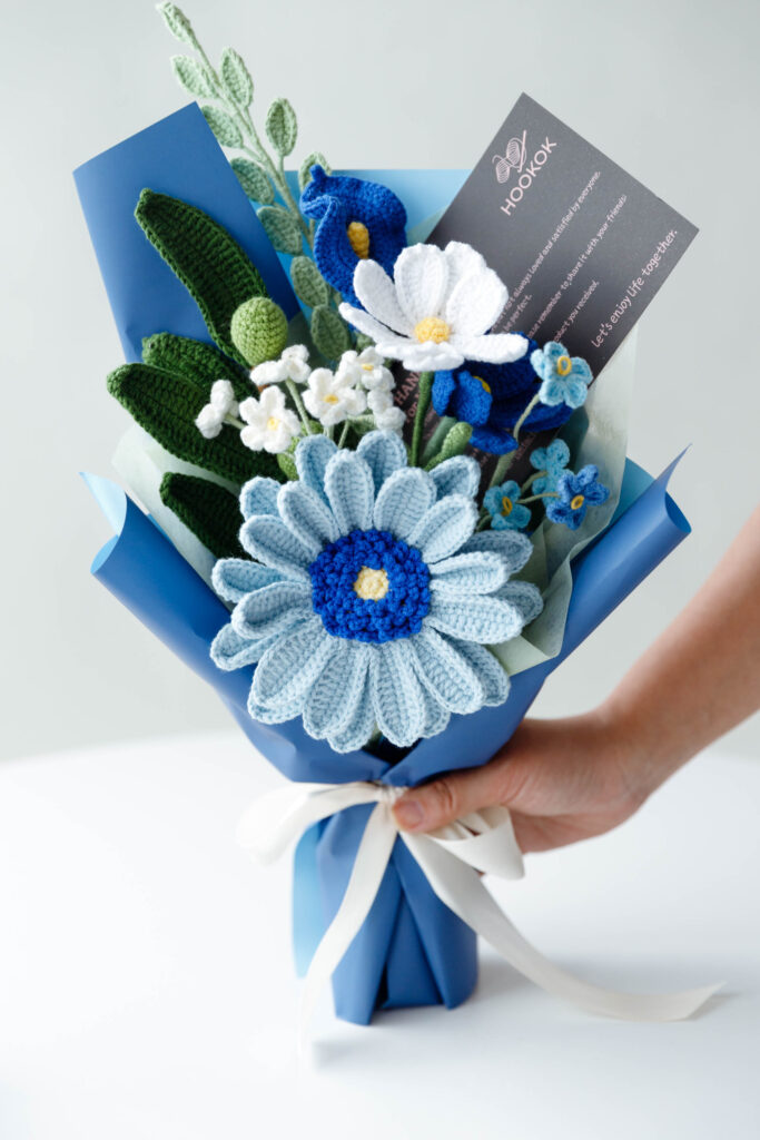 crochet blue gerbera bouquet|hookok