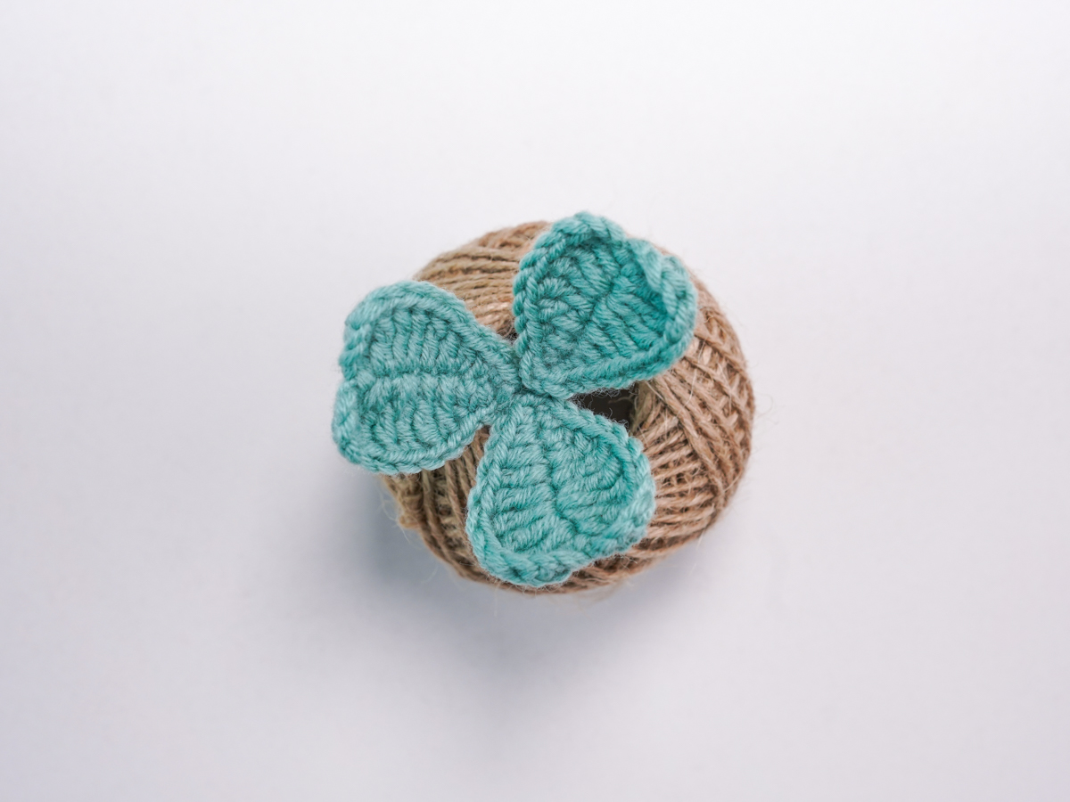 crochet three leaf clover|hookok