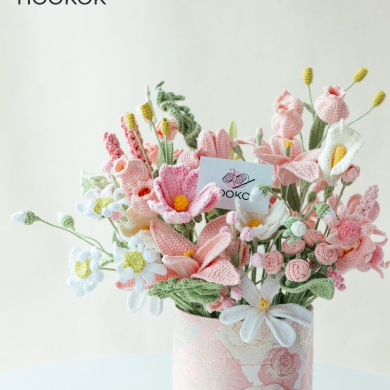 HOOKOK Hug Bucket – Pink Lily and Gesang Flower Hug Bucket (37 pieces)