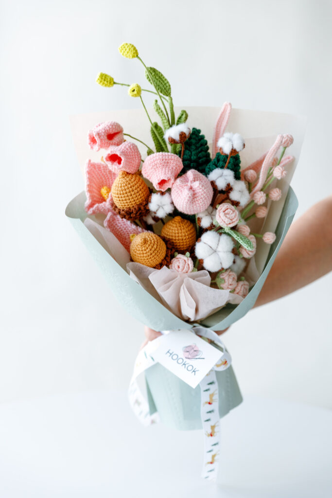Chinese Lantern Lily and Acorn Bouquet|hookok