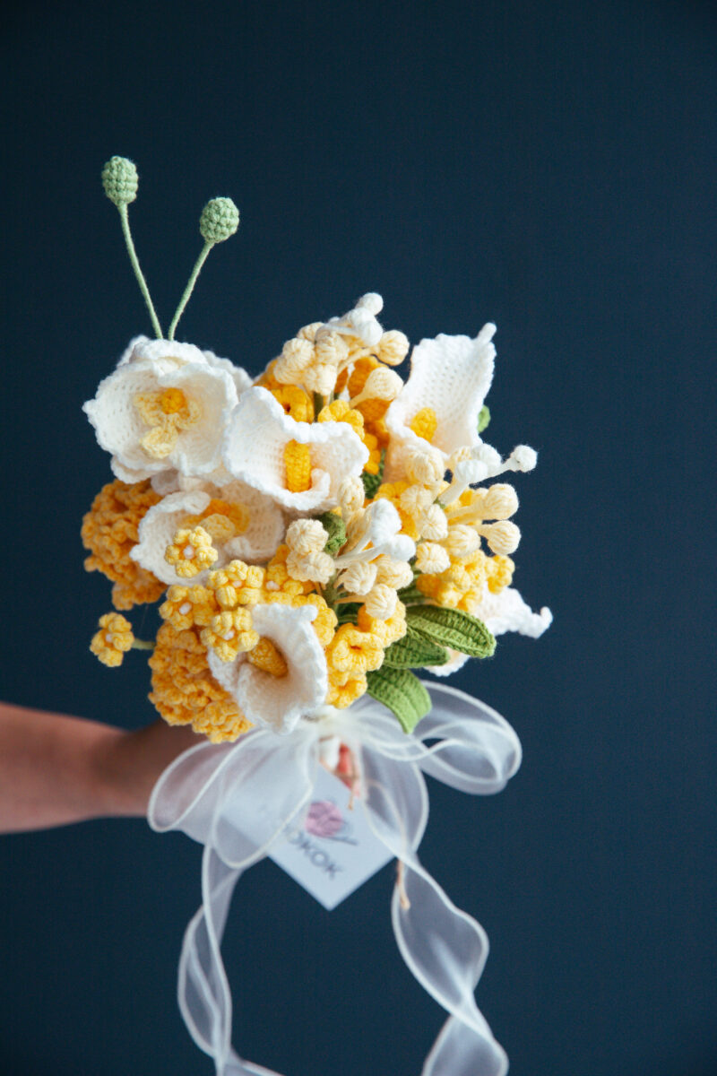 Yellow carnation and Calla Lily Wedding Bouquet (15 pieces)-hookok