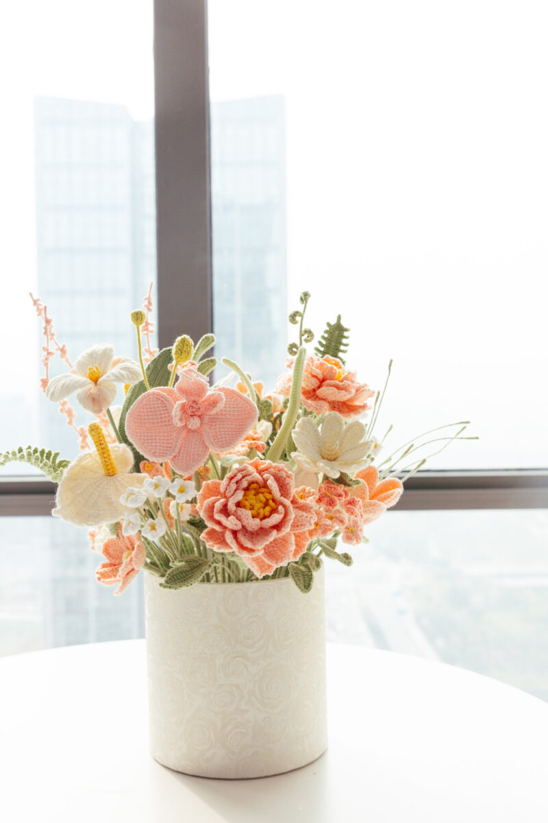 Pink Moth Orchid Hug Bucket-hookok Pink Moth Orchid Hug Bucket-hookok