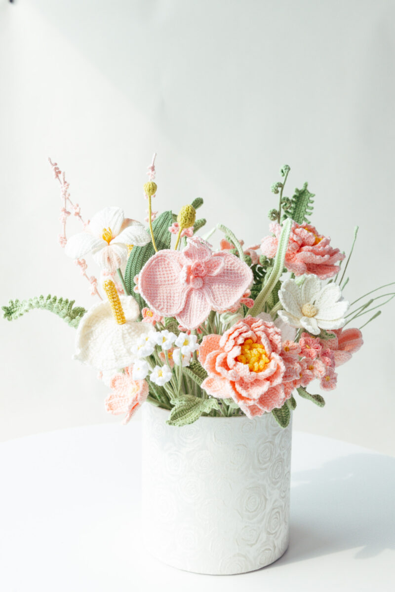 Pink Moth Orchid Hug Bucket-hookok Pink Moth Orchid Hug Bucket-hookok