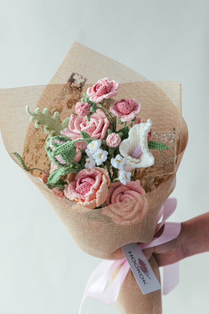 Pink Barbie Rose and Small Thai Rose Bouquet (12 pieces)-hookok