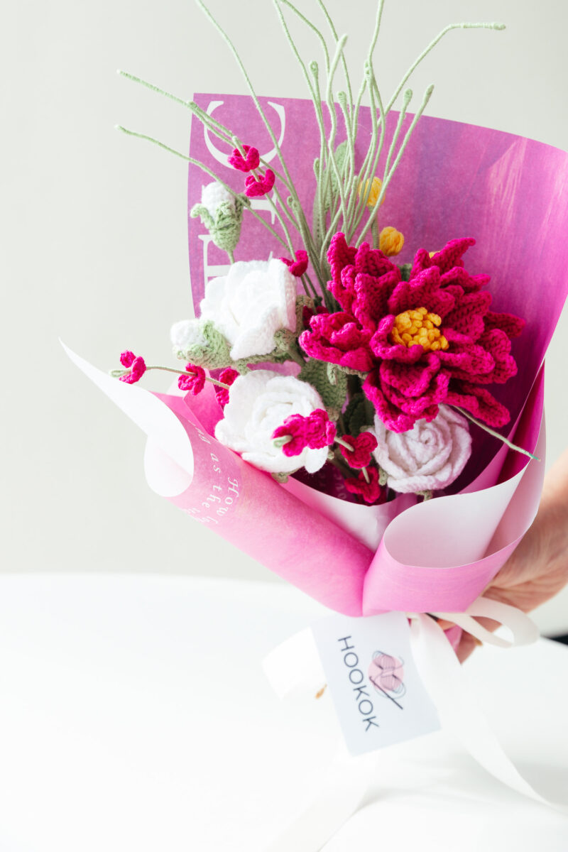 HOOKOK Bouquet – Rose-red Couture Rose Tilia and Memorial Rose Bouquet (9 pieces) HOOKOK Bouquet – Rose-red Couture Rose Tilia and Memorial Rose Bouquet (9 pieces)