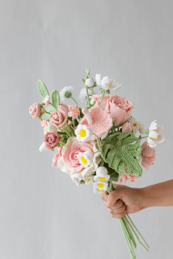 Pink Gardenia and Rose Bouquet Kit – with PDF pattern - Hookok