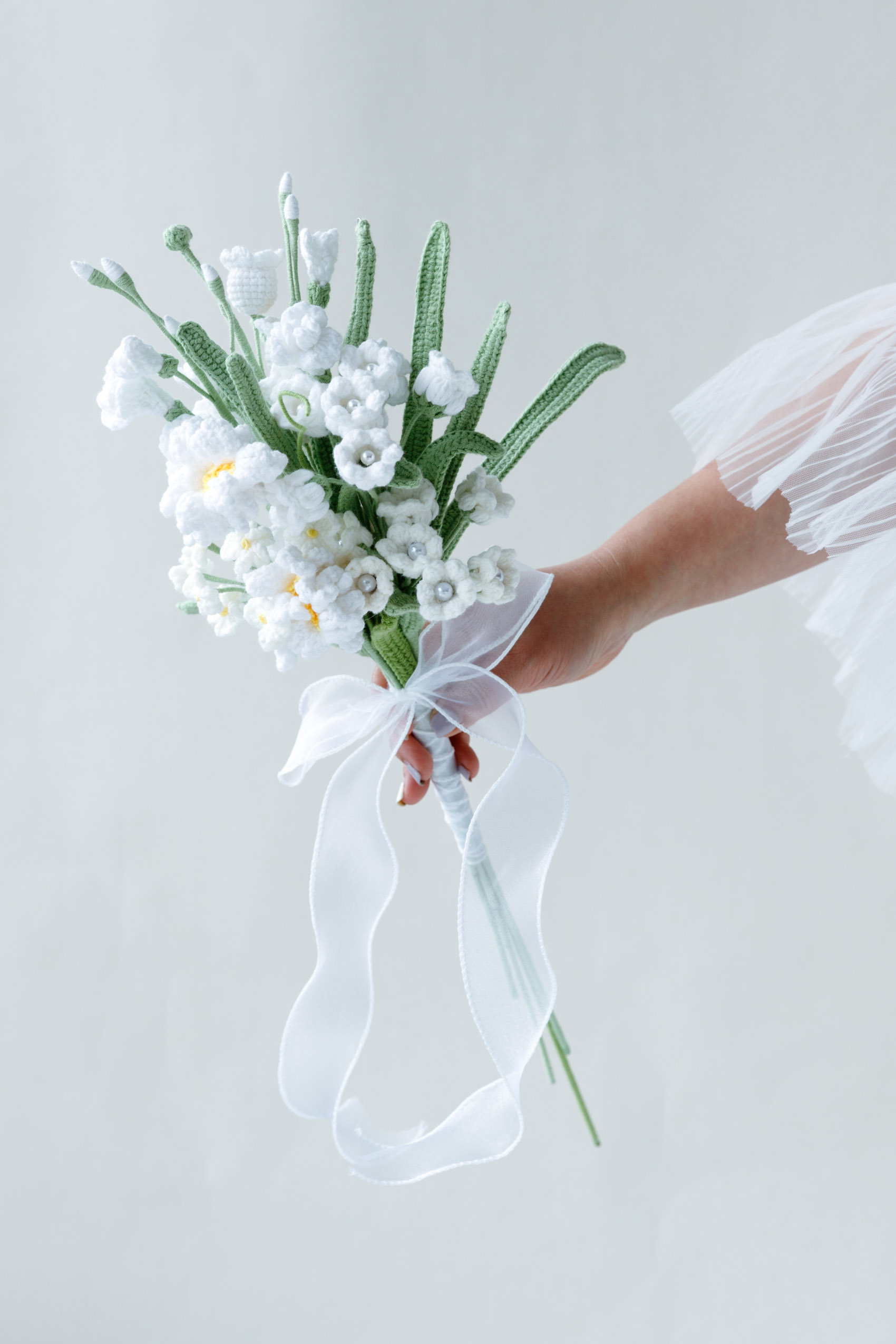 White bridesmaid bouquet A-hookok