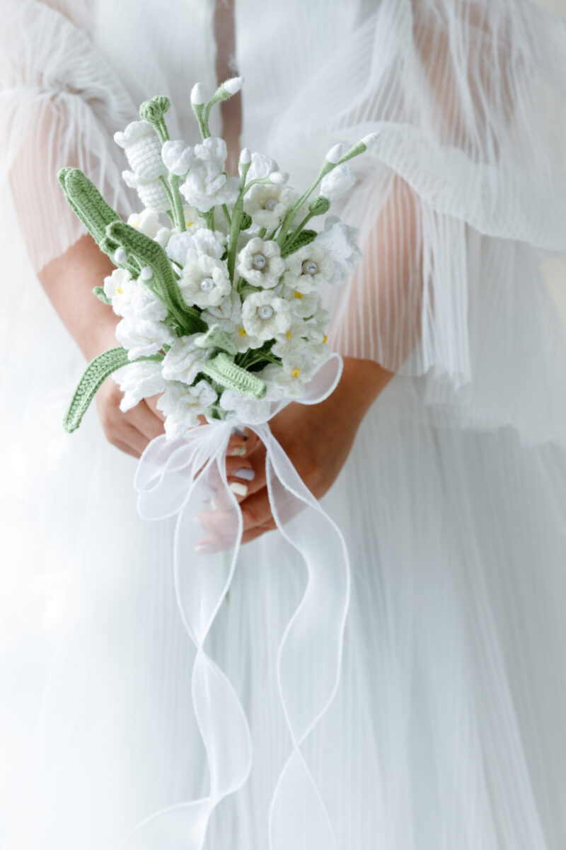 White bridesmaid bouquet B-hookok White bridesmaid bouquet B-hookok