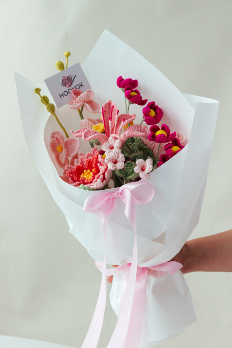 Pink Couture Rose Tilia and Peruvian Lily Bouquet (9 pieces)-hookok Pink Couture Rose Tilia and Peruvian Lily Bouquet (9 pieces)-hookok