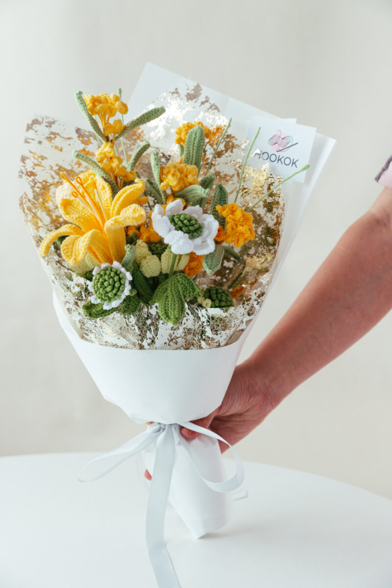 HOOKOK Bouquet – Yellow Peruvian lily and Osmanthus Flower Bouquet (8 pieces) HOOKOK Bouquet – Yellow Peruvian lily and Osmanthus Flower Bouquet (8 pieces)