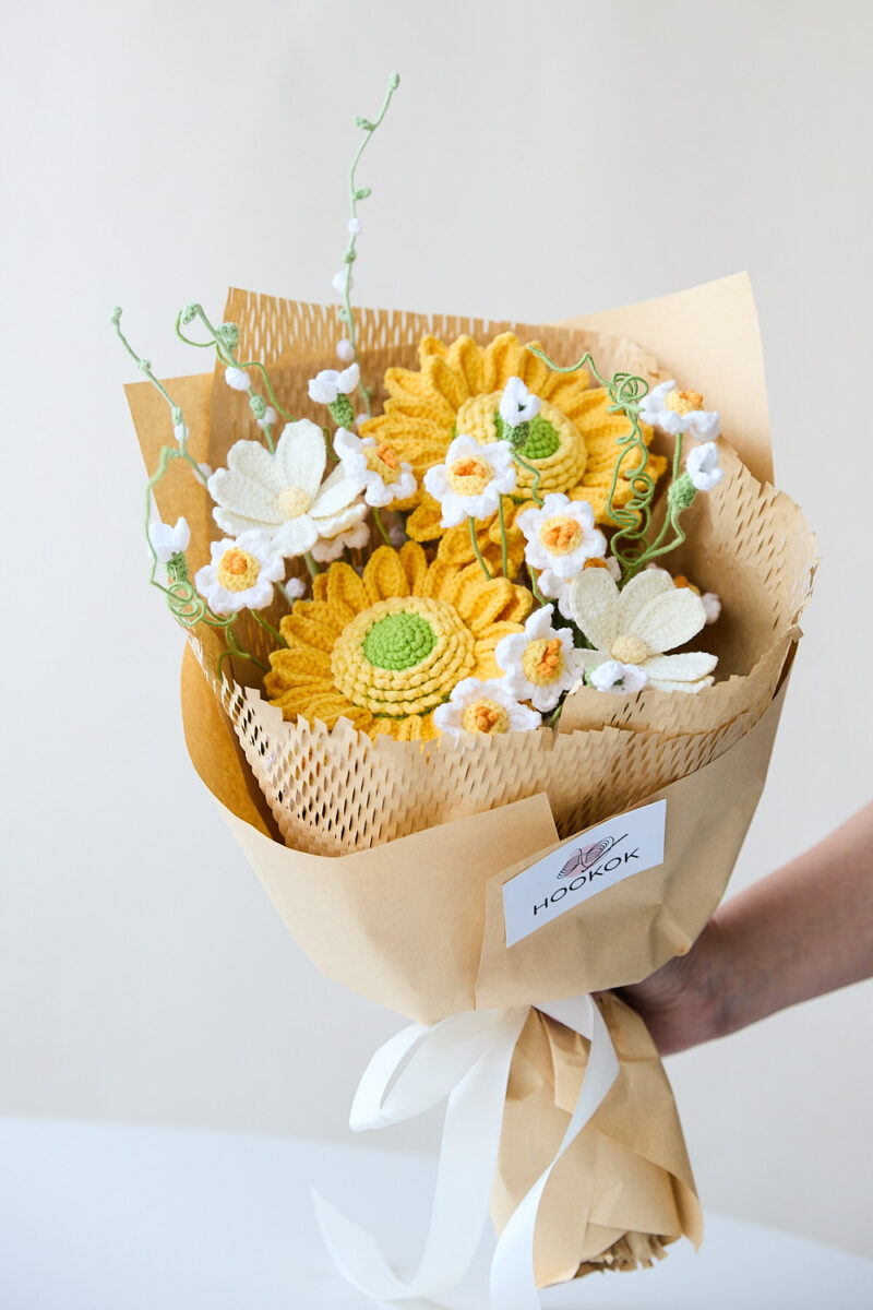 HOOKOK Bouquet - Sunflower and Daffodil Bouquet (12 pieces) HOOKOK Bouquet - Sunflower and Daffodil Bouquet (12 pieces)
