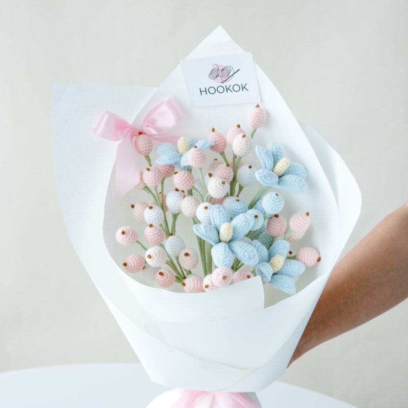 HOOKOK Bouquet - Snowberry and Plumeria Bouquet (11 pieces)