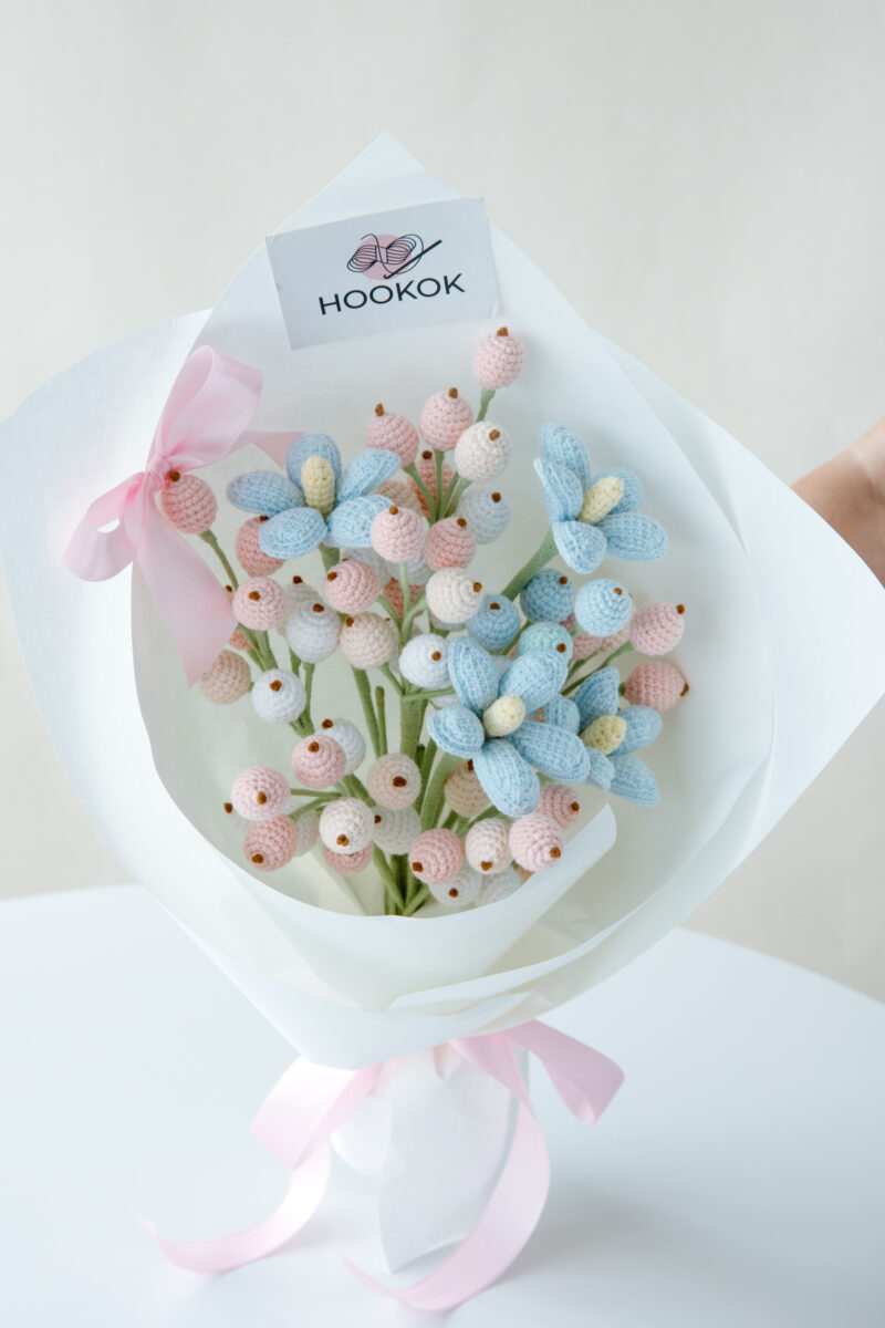 HOOKOK Bouquet - Snowberry and Plumeria Bouquet (11 pieces) HOOKOK Bouquet - Snowberry and Plumeria Bouquet (11 pieces)