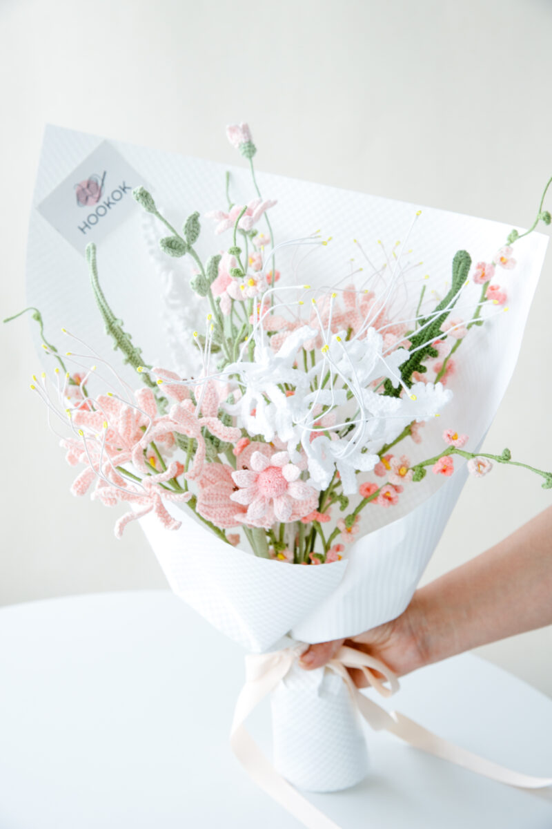 HOOKOK Bouquet - Pink Spider Lily Bouquet (17 pieces)