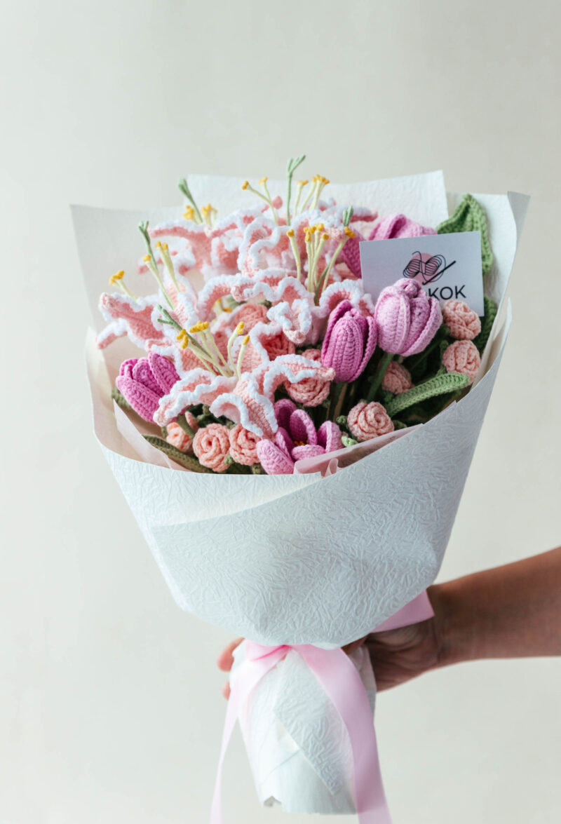 HOOKOK Bouquet - Pink Flame Lily and Rose Bouquet (21 pieces) HOOKOK Bouquet - Pink Flame Lily and Rose Bouquet (21 pieces)