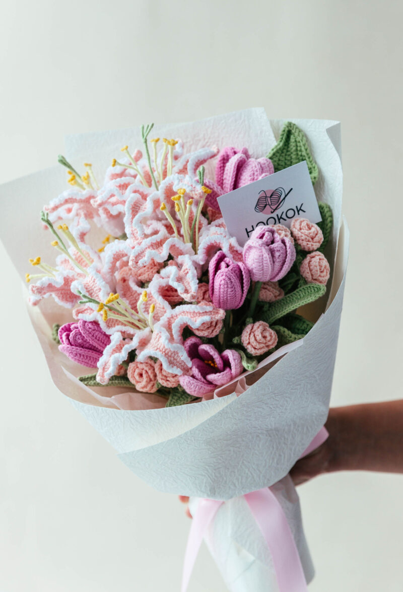 HOOKOK Bouquet - Pink Flame Lily and Rose Bouquet (21 pieces) HOOKOK Bouquet - Pink Flame Lily and Rose Bouquet (21 pieces)