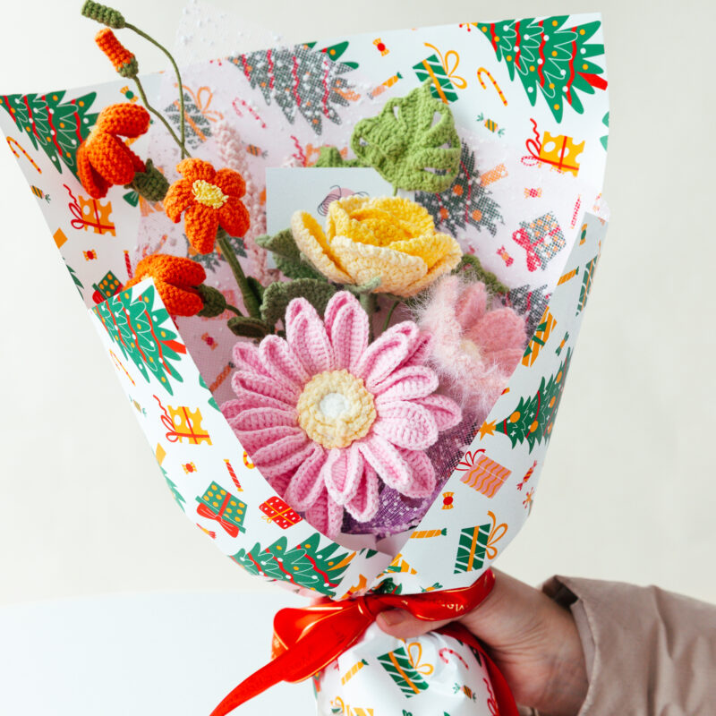 HOOKOK Christmas Bouquet - Gerbera and Trumpet Vine Bouquet