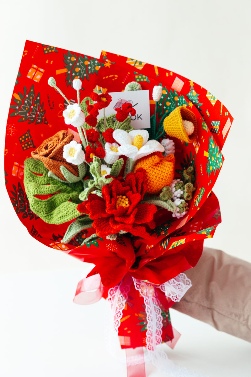 HOOKOK Christmas Bouquet - Red Couture Rose Tilia Bouquet
