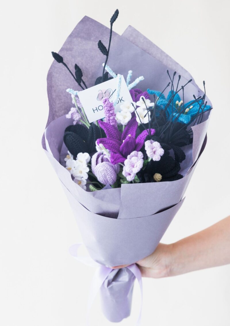 Crochet Black Gesang and Lily bouquet(3 Crochet Black Gesang and Lily bouquet(3